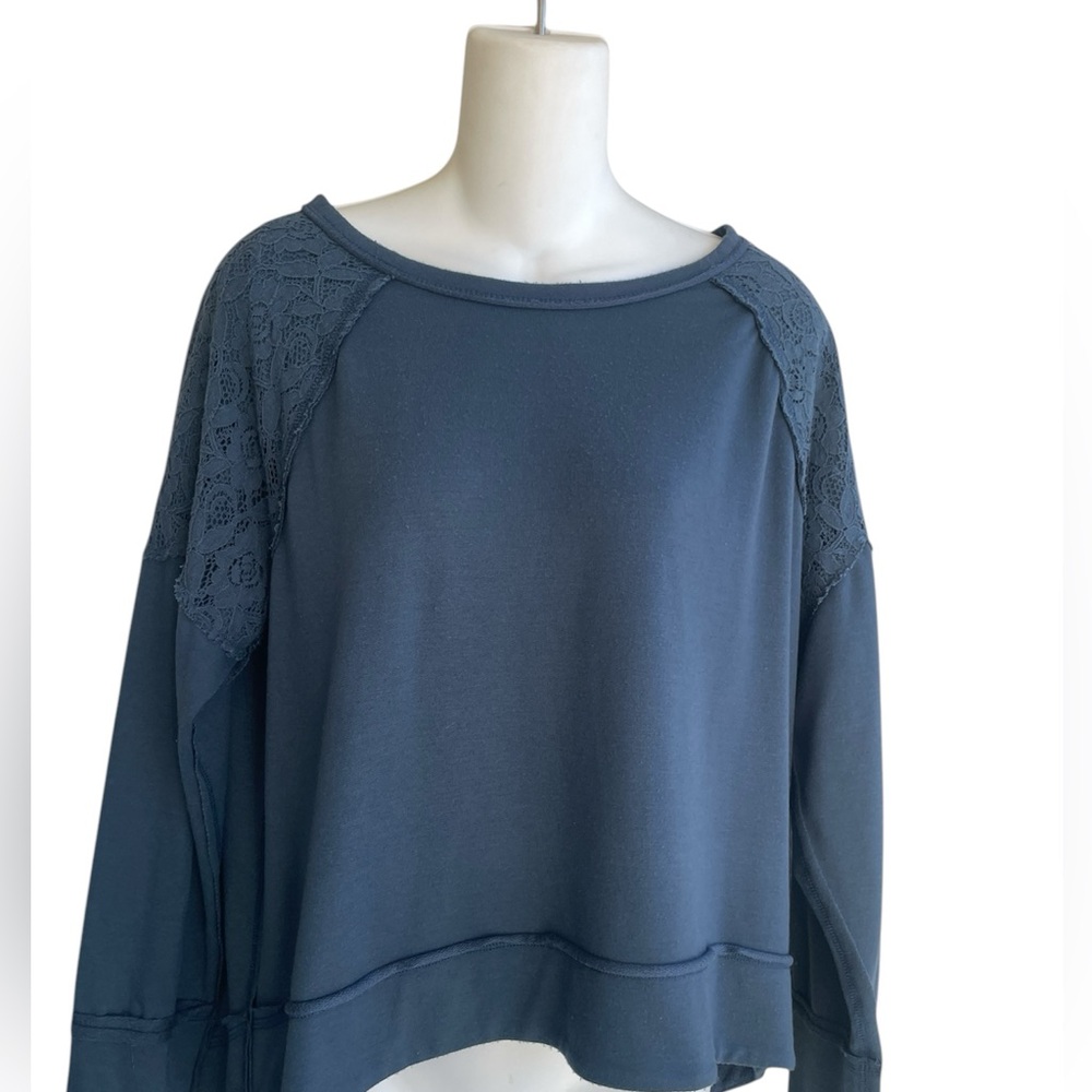 New Directions Large Teal Blue Knit Pullover Lace Overlay Raw Edges Long Sleeves